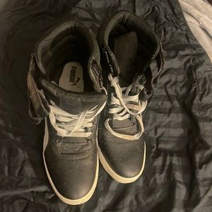 PUMA Women’s 9 1/2 Dunk Ski Hi Hidden Wedge Sneaker Black/Gray